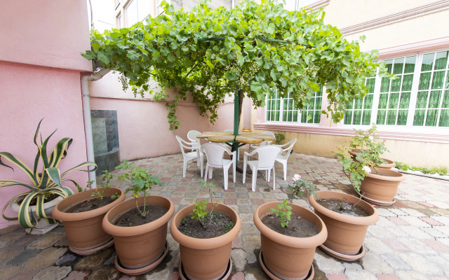 s 5 spal'nyami Guest House