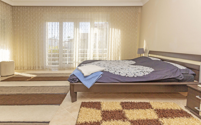 Paradise Town Villa Royal Hotel
