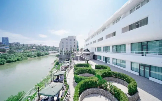 Cruise Hotel