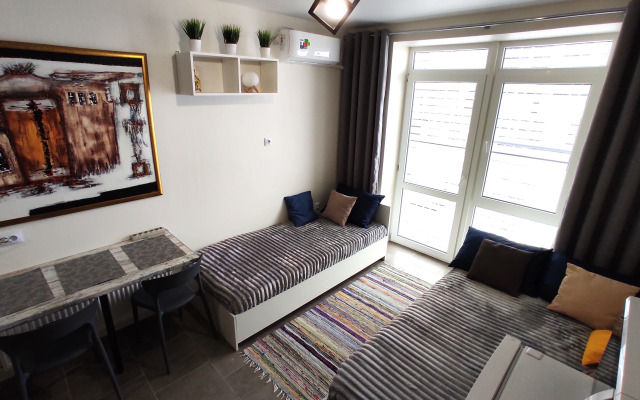 Studiya Lux v Rayone Garmoniya Flat