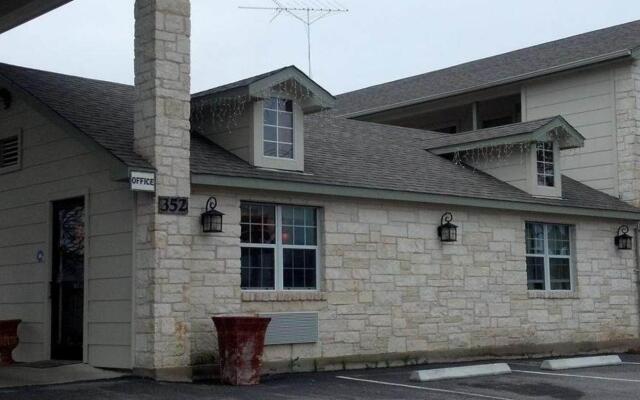 Cedar Creek Inn Hotel
