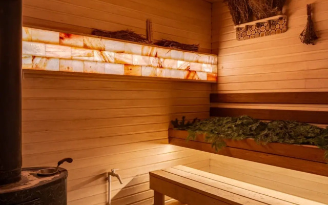 Частный дом Увеличенный А-фрейм Сад с баней и чаном