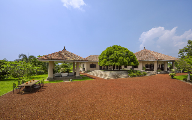 Mayurana by Edwards Collection Villa