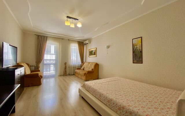 Serdtse Naberezhnoj Yaltyi Flat