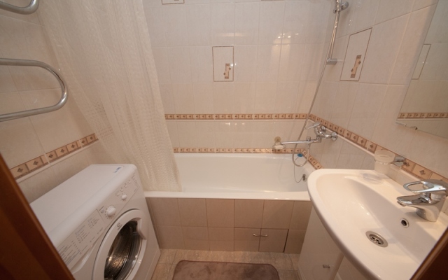 Na Vodopyanova Apartment