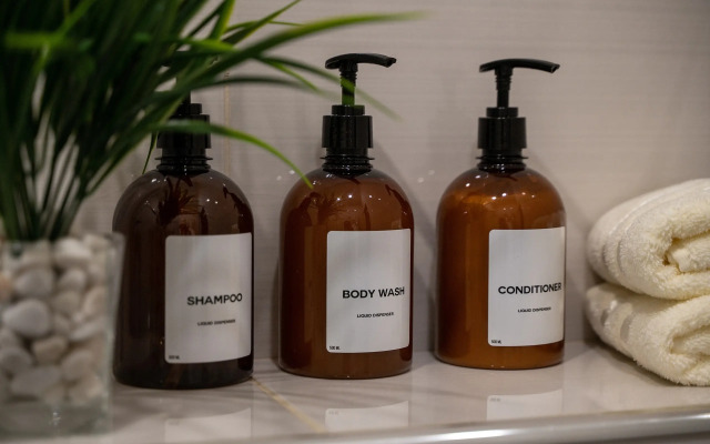 Studiya s balkonom u Dendrariya i morya. Pokrovskij 78 Apartments