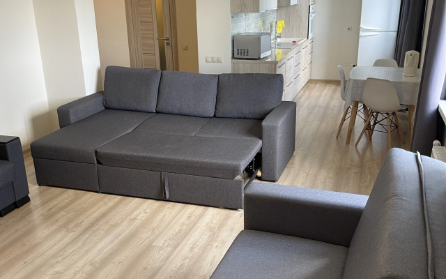 Uyutnaya kvartira s vidom na ozero Flat