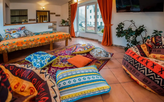 Коттедж Семейный Восьмиместный в Терсколе от Квартирукинг