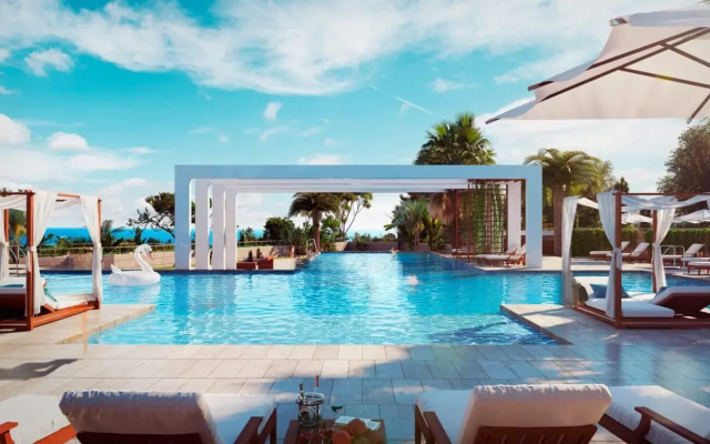 S Bassejnom ZhK Morskaja Simfonija Apartments