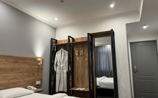 Afsona Hotel