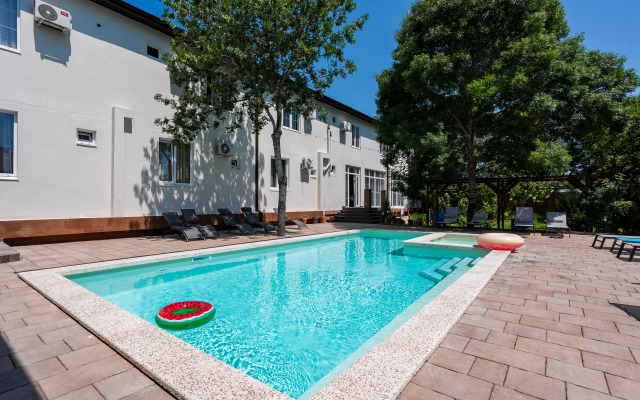 Nikos Guest House