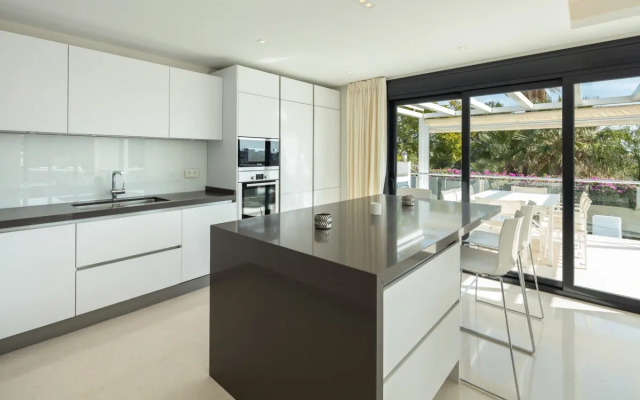 All About Villa Breeze