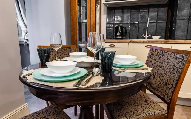 Квартира Старинная с видом на Невский