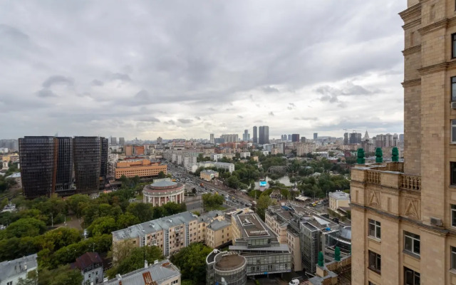 Lyuks s balkonom ı vidom na Moskva-Siti Apartments