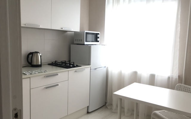 Na Novoluchanskoy Vozle Kremlya Flat