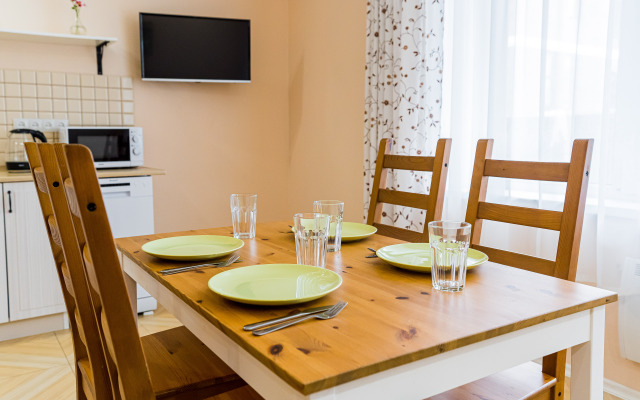 Uyutnye Prostornye U Morya Apartments