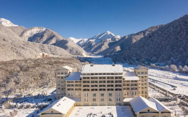 Qafqaz Riverside Hotel