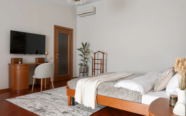 Квартира GM Apartments Шикарная двухуровневая у Арбата