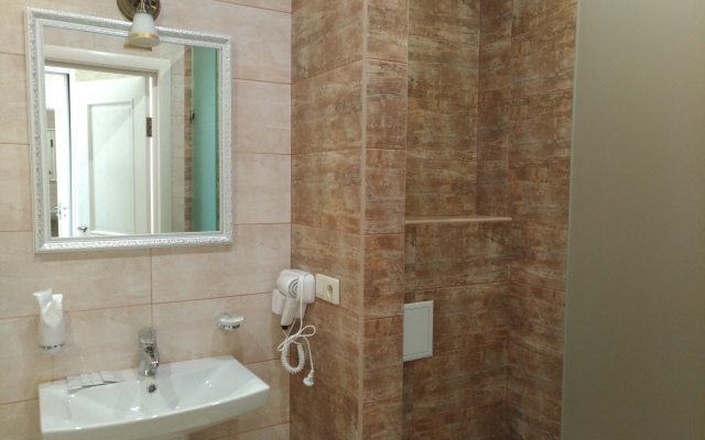 8 Avenyu Hotel