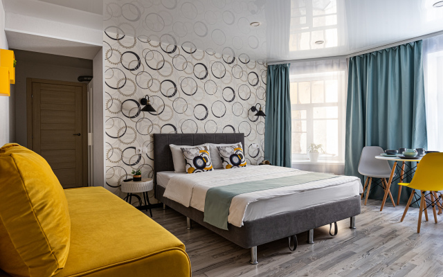 Комфортные апартаменты для троих с видом во двор