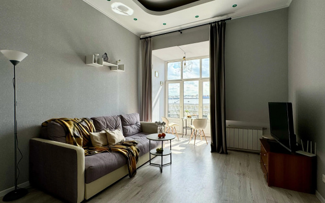 Апартаменты SivakApart c балконом на Невский и видом на набережную