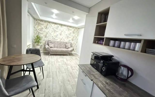 Tryokhkomnatnaya Flat