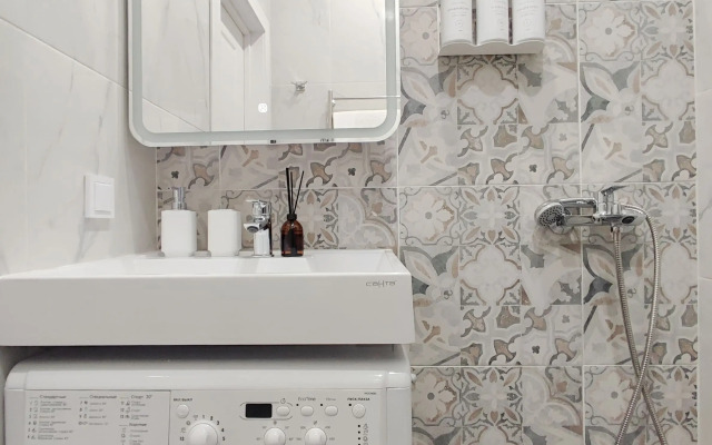 Dvukhmestnaya Dizaynerskaya Studiya Flat
