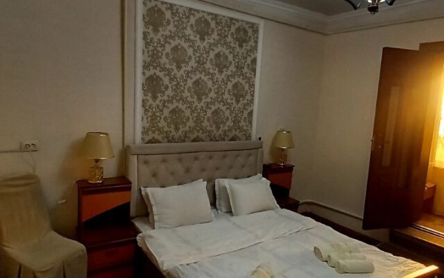 Uyut Hotel