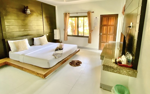 Lanta Emerald Bungalow