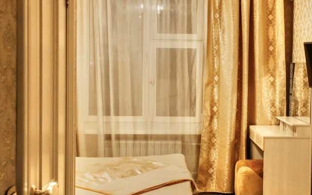 Golden Hotel