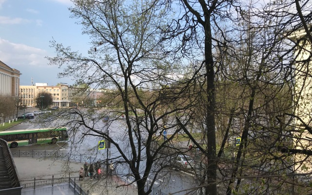 Na Tsentralnoy Ploschadi Goroda Apartments