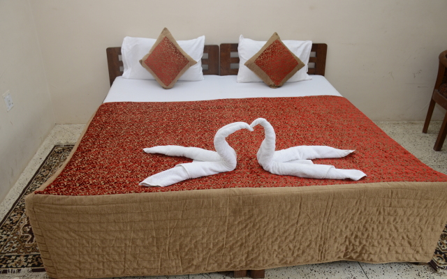 Lake Retreat Bhimtal Guest House