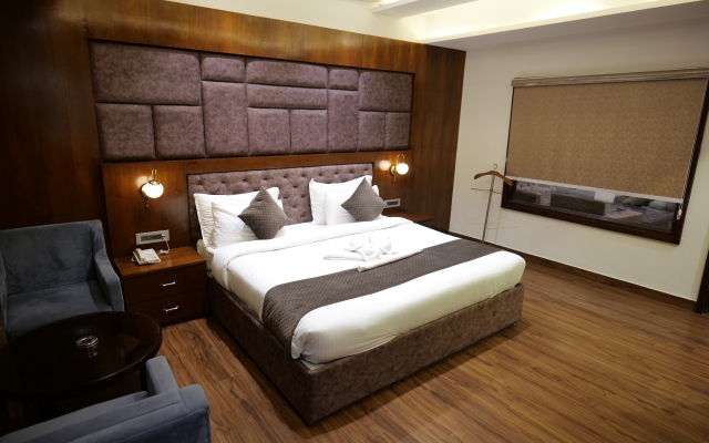 The Emerald Grand Hotel