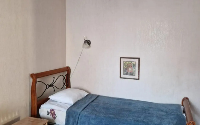 3-h komnatnye Solnechnaya Storona Parkovka besplatnaya Apartments