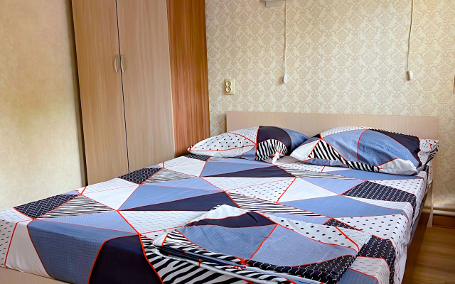 Dvukhkomnatnye S Dvorikom I Parkovkoy Apartments