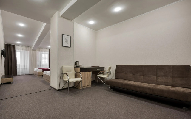 Maksim Hotel