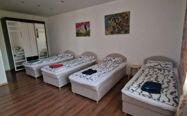 25 Let Oktyabrya Istra Posutochno Flat