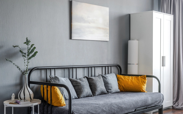 S balkonom i krasivym vidom u metro Apartments