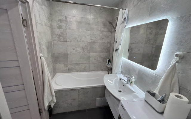 Uyutnaya Nedaleko Ot Tsentra Goroda Flat