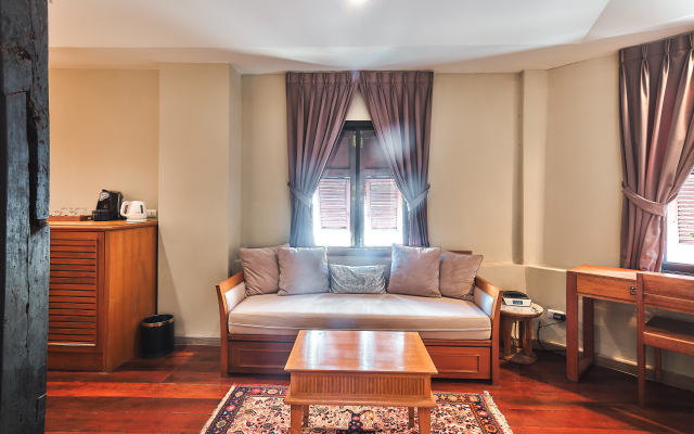 Prince Theatre Heritage Stay Hostel - Silom
