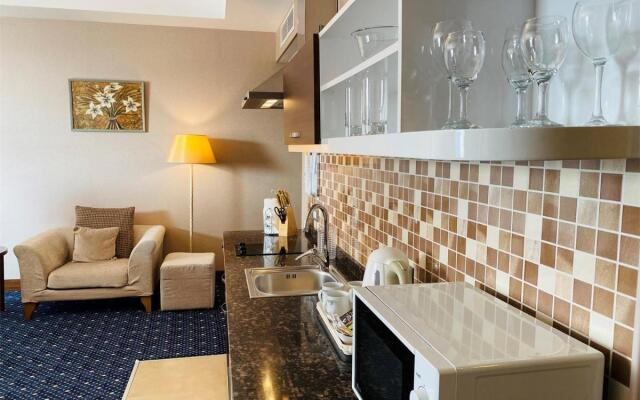 Parkside Hotel & Apartments