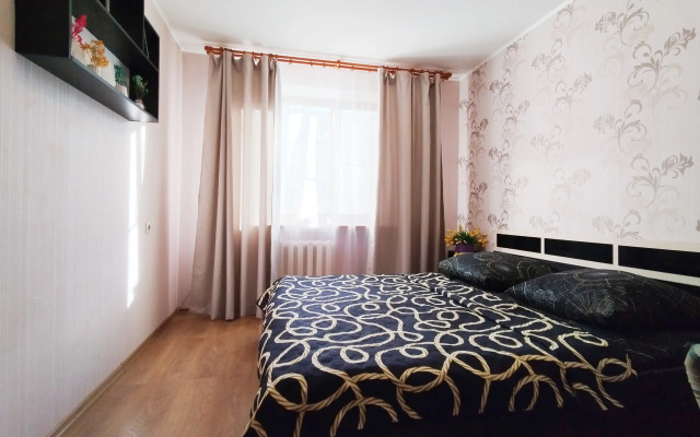 Prostornaya Na Oktyabryskom Prospekte Flat