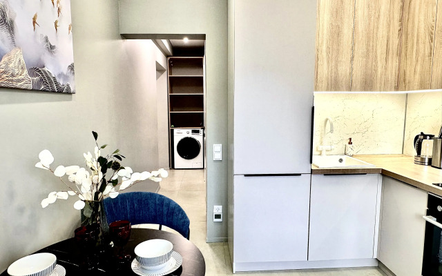 Lyuks S 2-Mya Balkonami I Dizaynerskim Remontom Flat