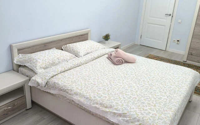 Uyutnye Apartamenty Vozle Parka Yntymak Flat