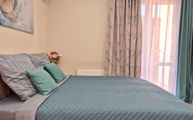 S Dvumya Balkonami Apartments