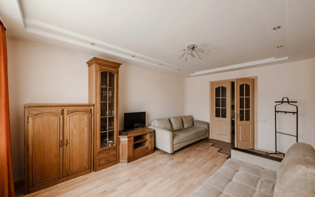 Ryadom s tsentrom i vokzalom na 9 gostei Flat