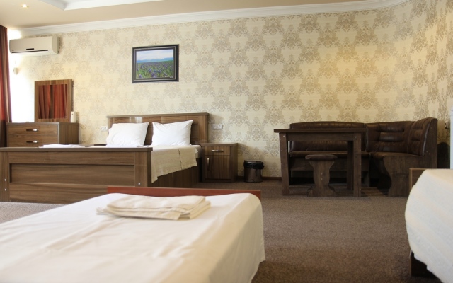 New Palace Shardeni Hotel