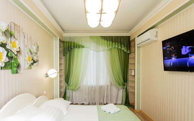 Na Tverskom Prospekte Flat