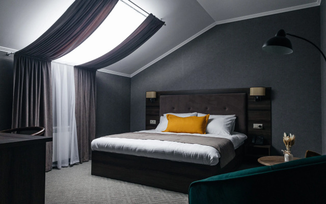 Отель Alex Royal