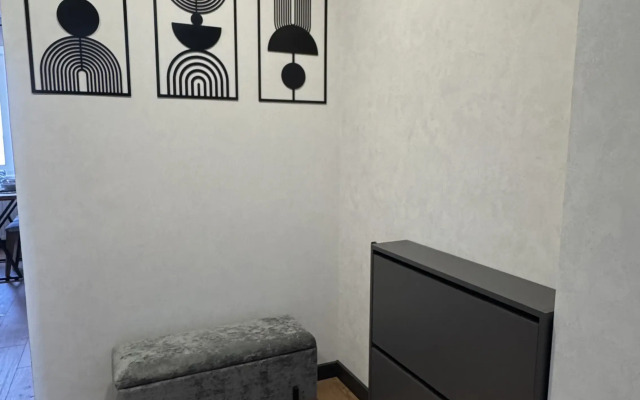 V gostyakh u A. Nevskogo Flat